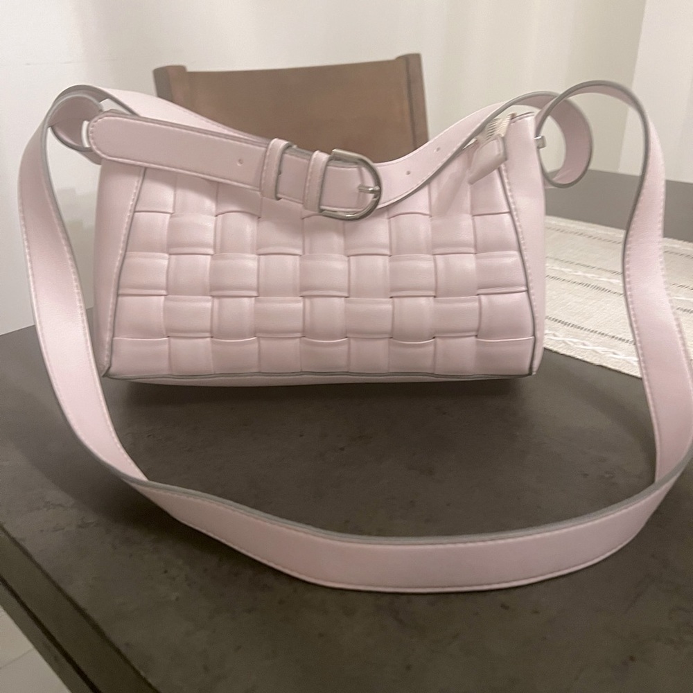 Cute lavender shoulder bag 😍😍😍